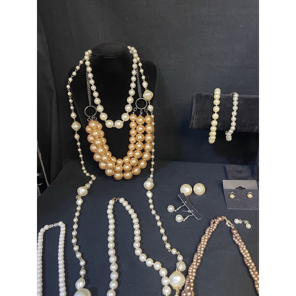 Vintage To Now Pearl Jewelry Lot Necklaces Earrings Bracelets 24 Items - Picture 8 of 11